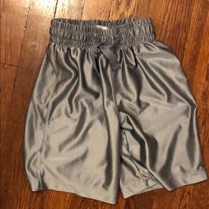 Kids silver basketball shorts. Size 5/6